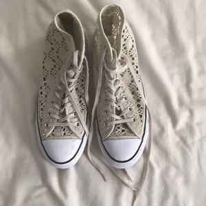 Lace converse!